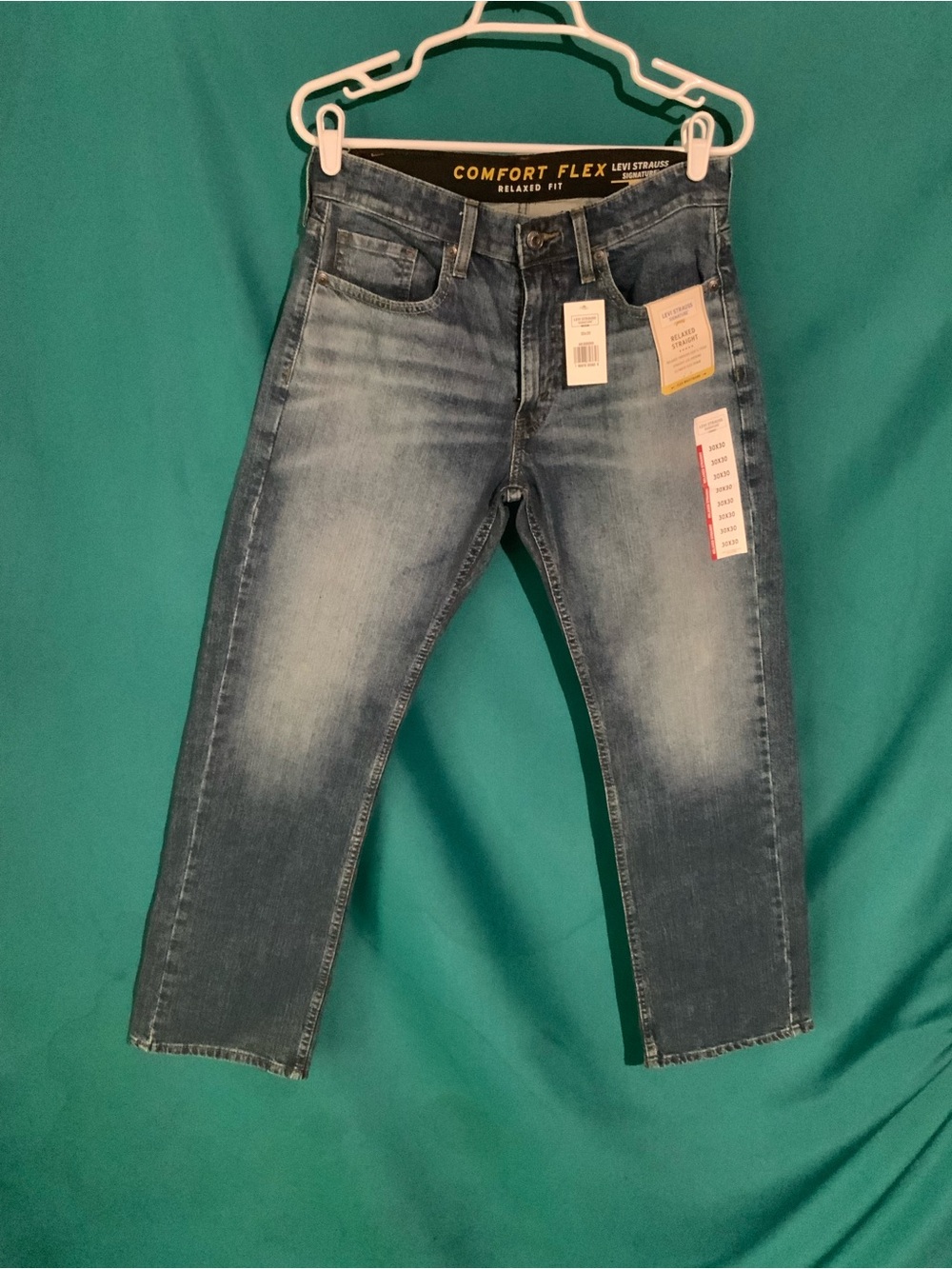 Signature by Levi Strauss Men’s Comfort Flex Relaxed Fit Medium Wash Jeans 30X30